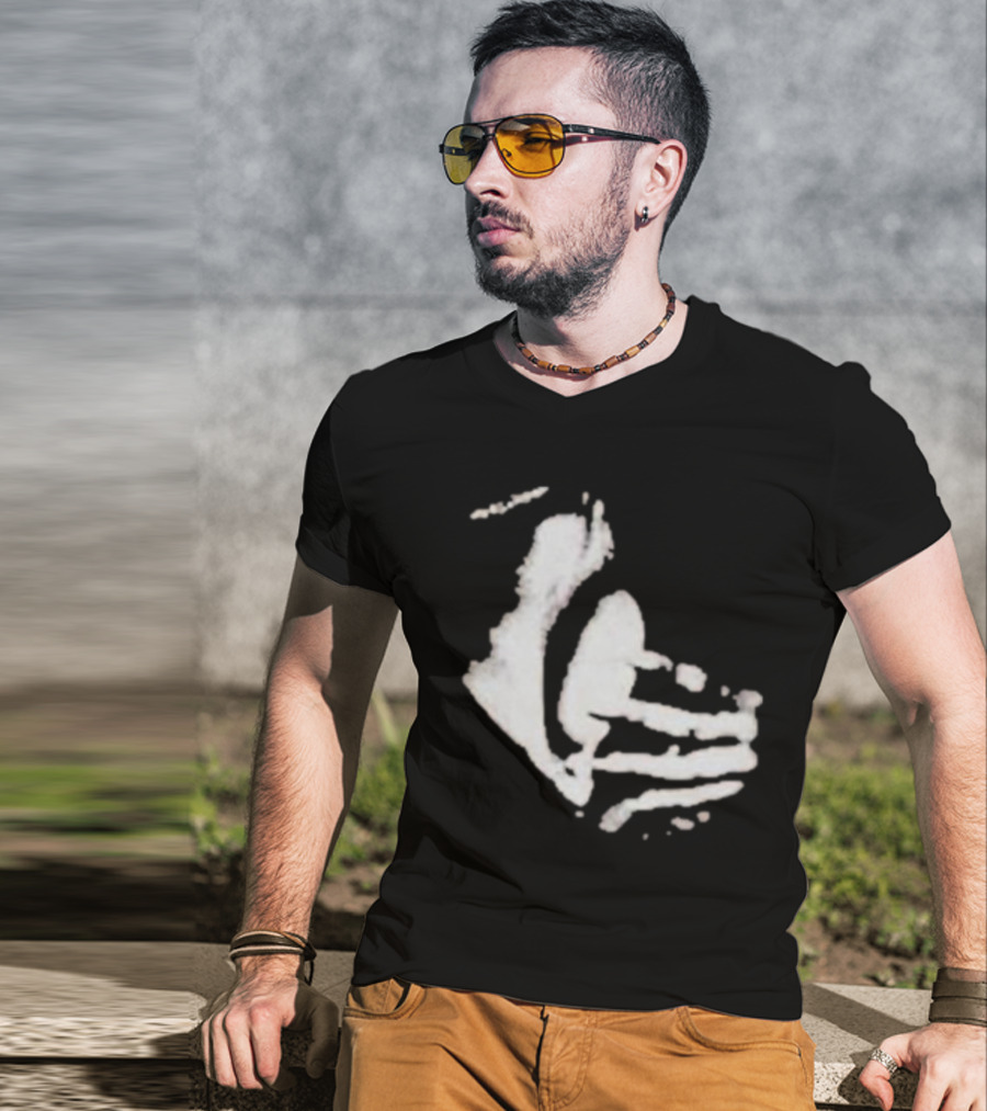 Portal Camila Brasil I Luv It Photo Optical Illusion Black And White Hand Face T-Shirt