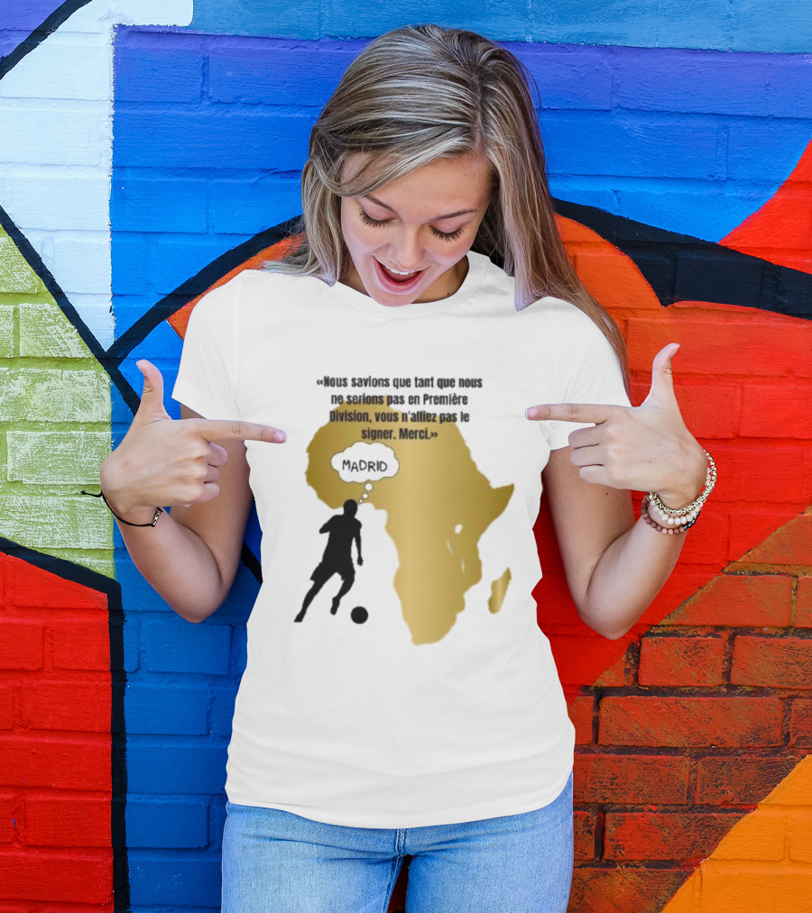 Nous Savions Que Tant Que Nous Ne Serions Pas En Première Division Carte Afrique Silhouette Footballeur Madrid T-Shirt