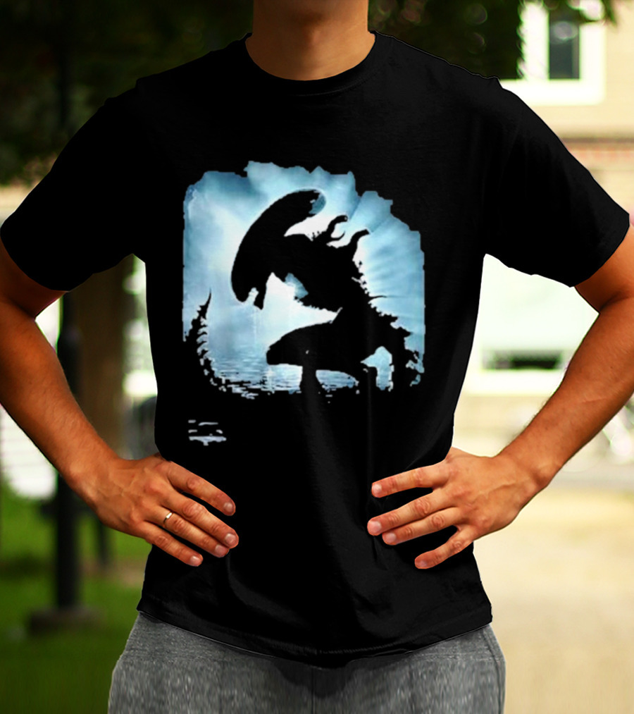 Alien Romulus Silhouette Against Oceanic Horizon 89 Rotten Tomatoes Debut T-Shirt