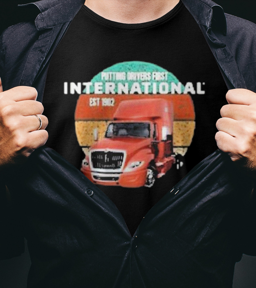 PUTTING DRIVERS FIRST INTERNATIONAL EST 1902 TRUCK DRIVER APPRECIATION T-Shirt