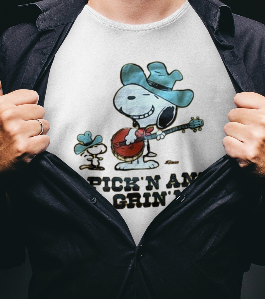 Snoopy A Pick’n And A Grin’n Country Banjo Player Cowboy Hat T-Shirt
