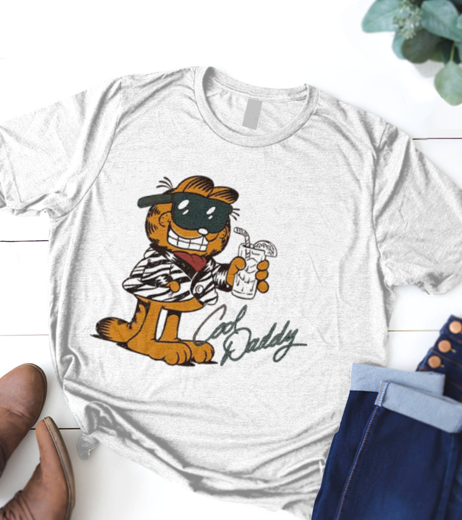 Garfield Cool Daddy Sunglasses Drink T-Shirt