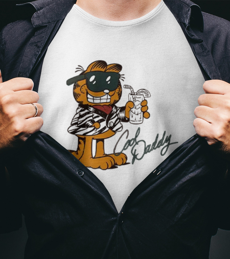 Garfield Cool Daddy Sunglasses Drink T-Shirt
