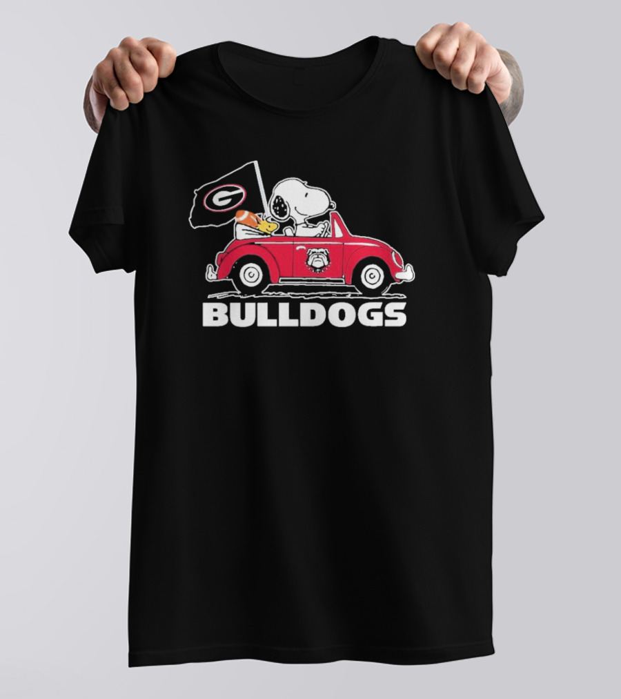 Snoopy And Woodstock Driving Georgia Bulldogs Car With Flag T-Shirt