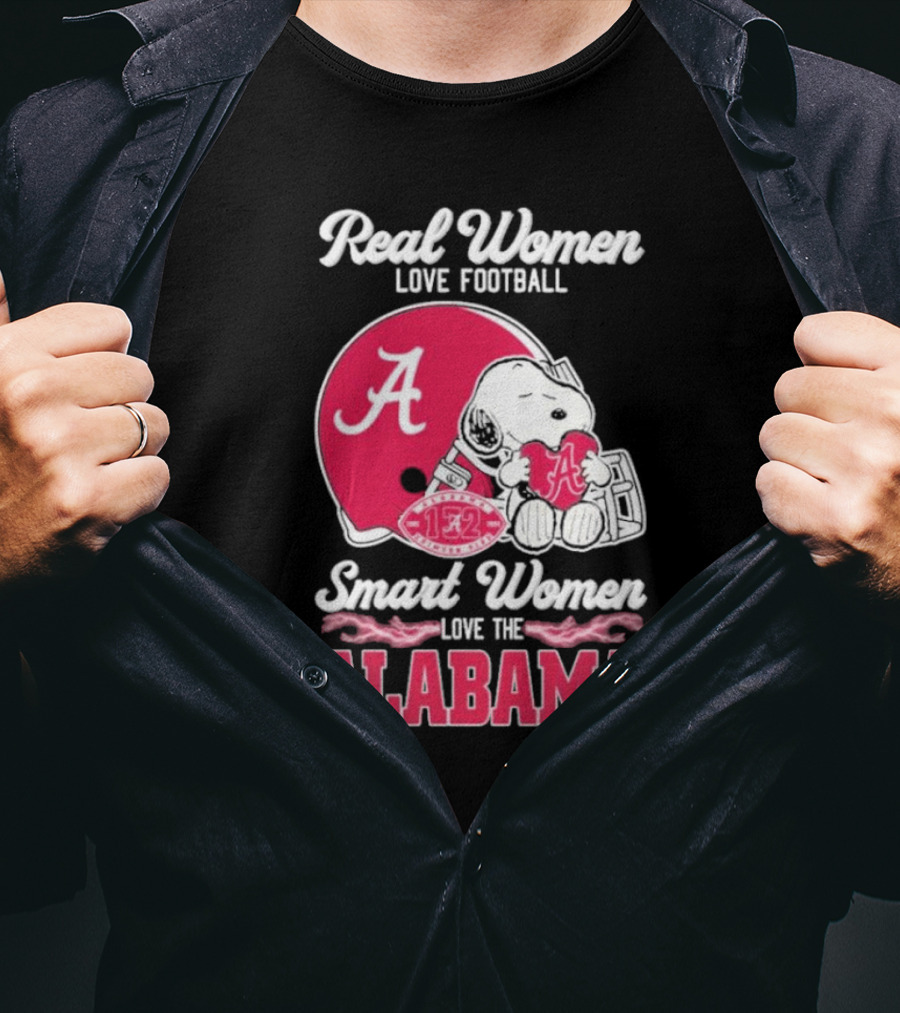 Real Women Love Football Smart Women Love The Alabama Crimson Tide 132 Season Snoopy Helmet T-Shirt
