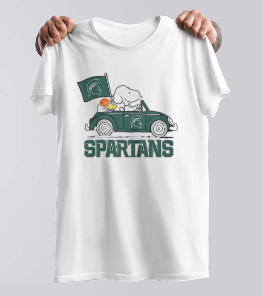 Spartans Peanuts Snoopy Woodstock Car Cartoon Sports T-Shirt