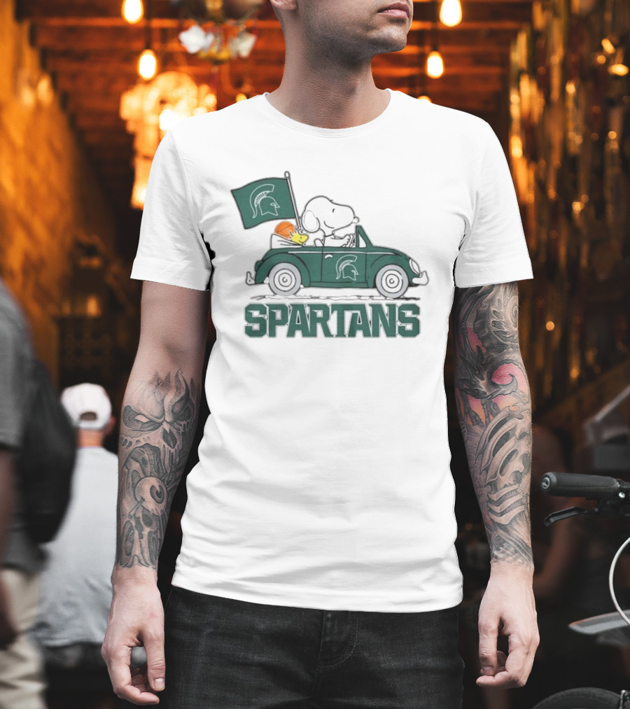 Spartans Peanuts Snoopy Woodstock Car Cartoon Sports T-Shirt