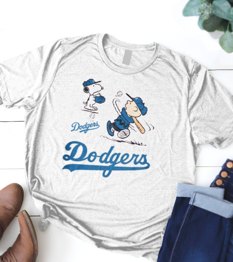 Los Angeles Dodgers Snoopy Cartoon Baseball Sports T-Shirt
