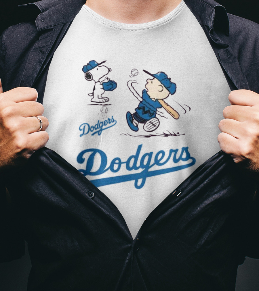 Los Angeles Dodgers Snoopy Cartoon Baseball Sports T-Shirt