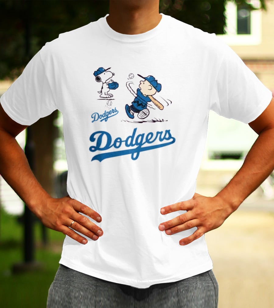 Los Angeles Dodgers Snoopy Cartoon Baseball Sports T-Shirt