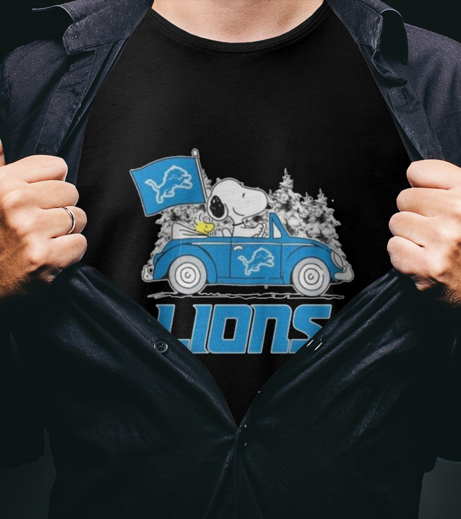 Detroit Lions Snoopy Peanuts Car Christmas Sports T-Shirt