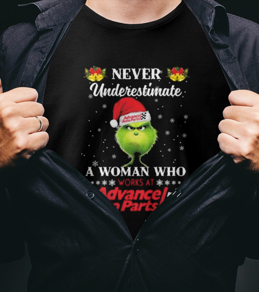 Never Underestimate A Woman Who Works At Advance Auto Parts Grinch Christmas T-Shirt
