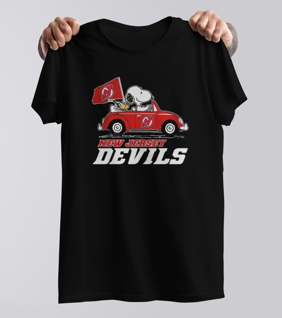 Snoopy And Woodstock Driving Car With New Jersey Devils Flag T-Shirt