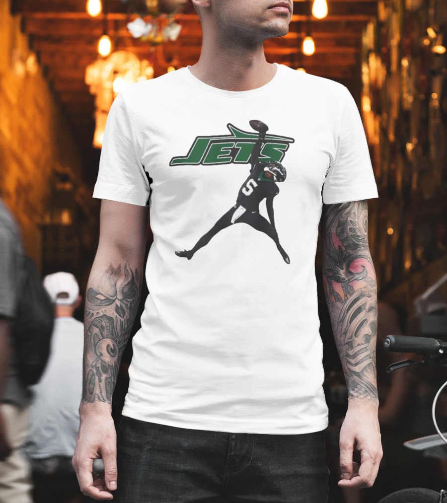 Garrett Wilson 5 New York Jets NFL Player Pose With Jets T-Shirt