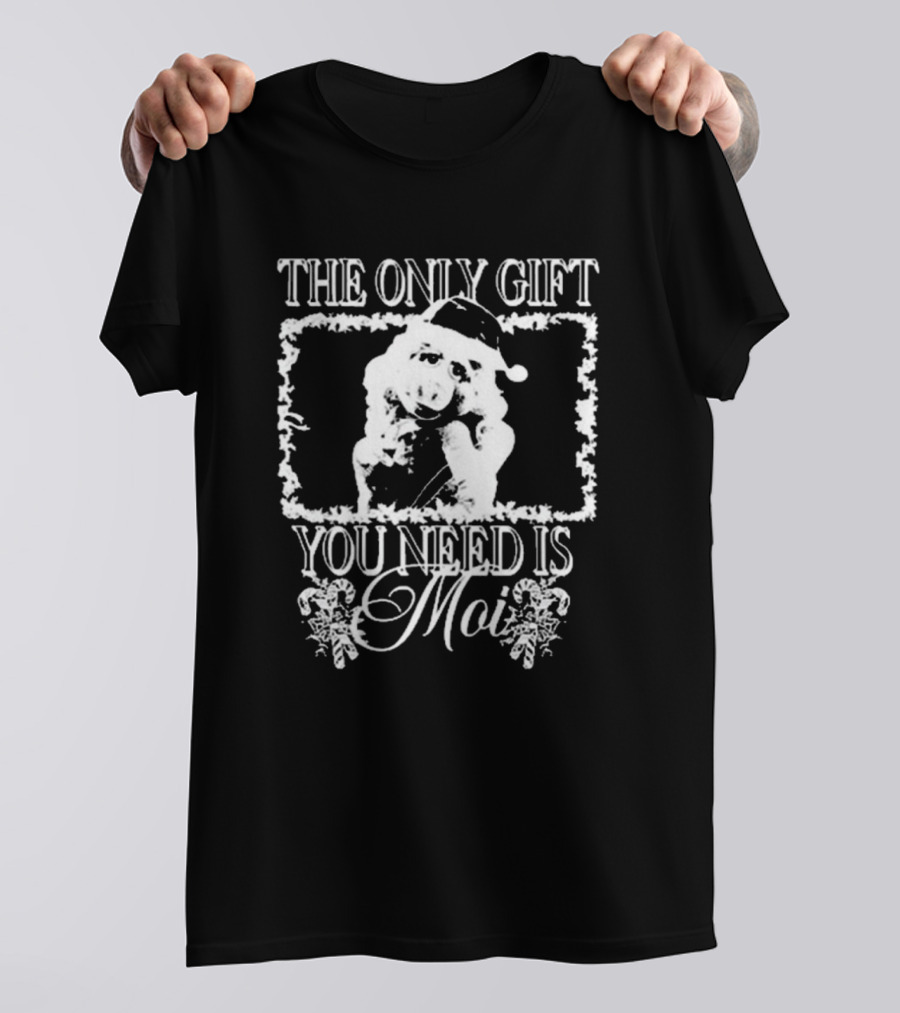 The Only Gift You Need Is Moi Christmas Santa Hat Miss Piggy T-Shirt