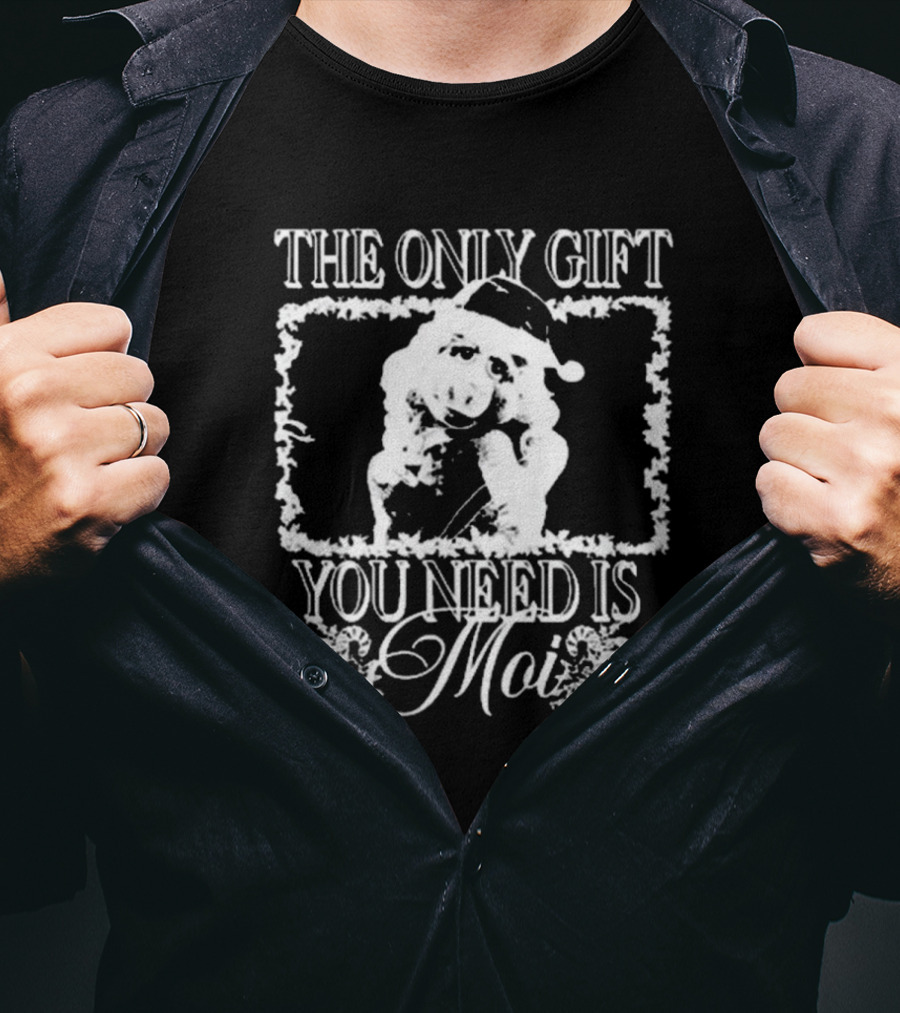 The Only Gift You Need Is Moi Christmas Santa Hat Miss Piggy T-Shirt