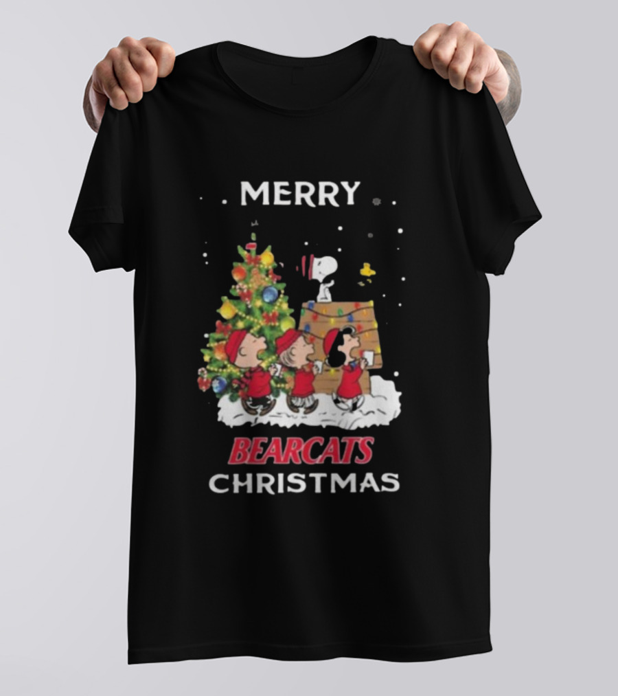 Cincinnati Bearcats Snoopy Friends Merry Christmas T-Shirt
