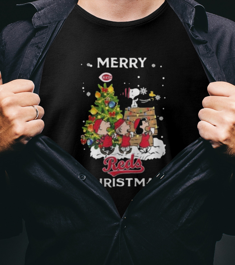 Merry Reds Christmas Cincinnati Snoopy And Friends T-Shirt