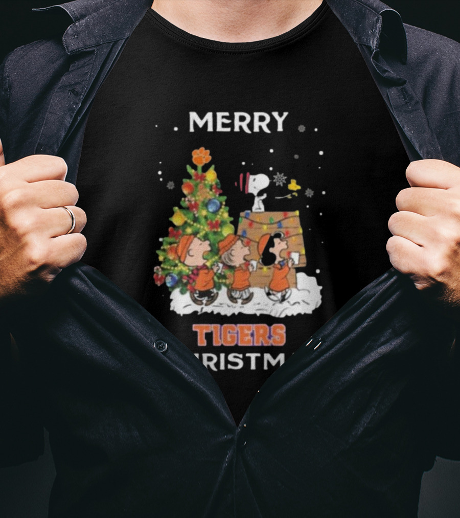 Merry Christmas Clemson Tigers Snoopy And Friends T-Shirt