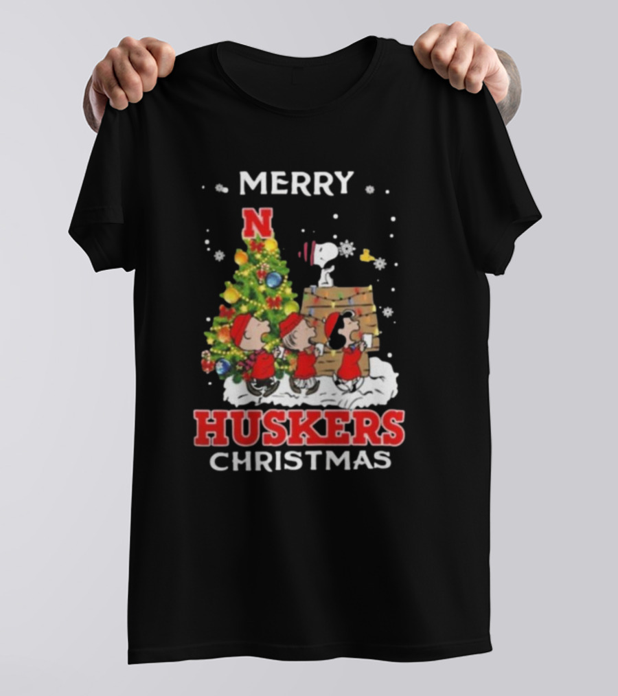 Merry Huskers Christmas Snoopy And Friends Nebraska Cornhuskers T-Shirt