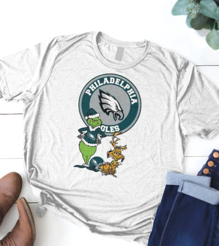 Grinch And Max Philadelphia Eagles Merry Christmas T-Shirt