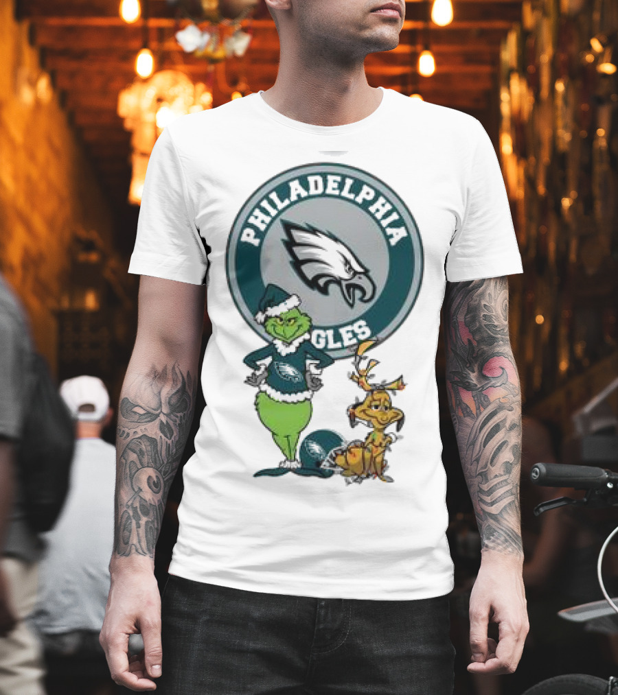 Grinch And Max Philadelphia Eagles Merry Christmas T-Shirt