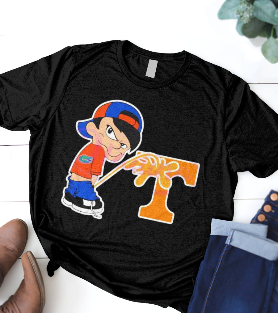 Funny Boy Florida Gators Peeing On Tennessee Volunteers T-Shirt