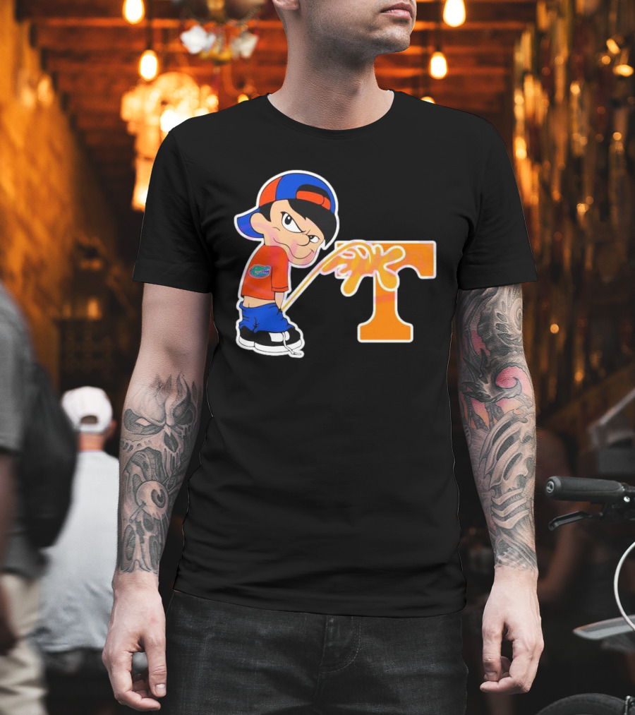 Funny Boy Florida Gators Peeing On Tennessee Volunteers T-Shirt