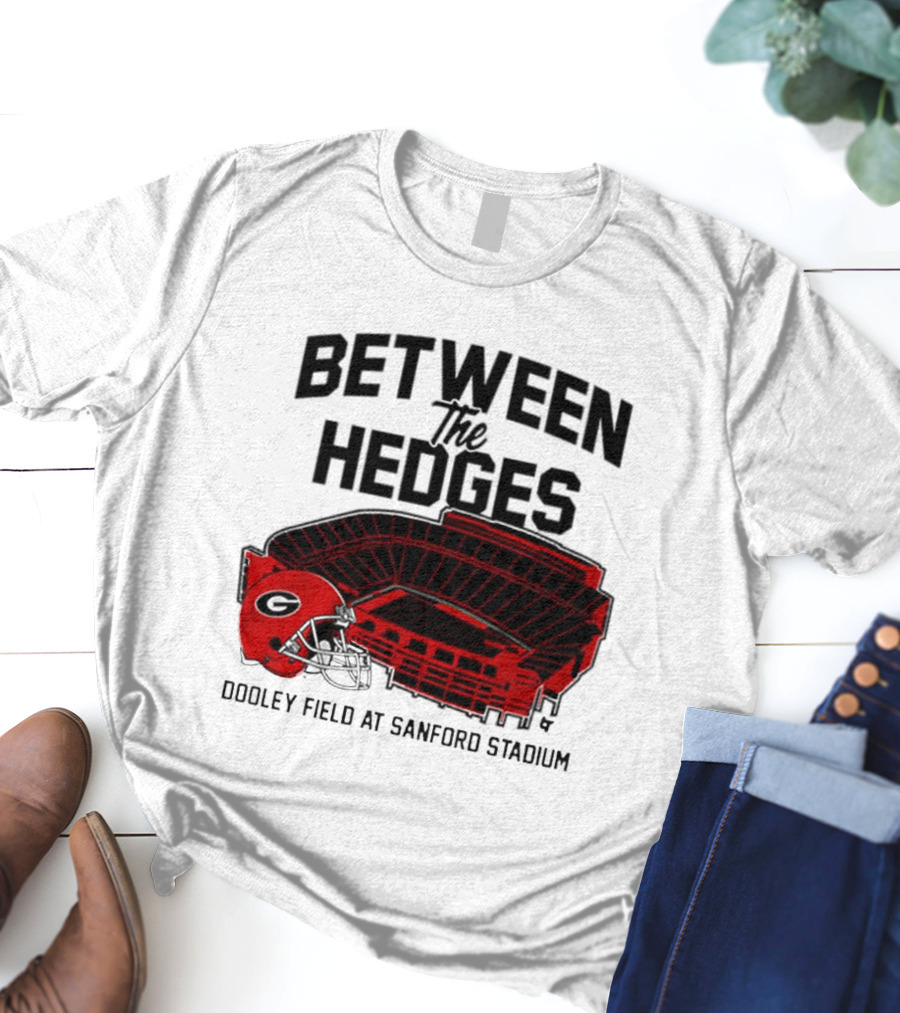 Between The Hedges Georgia Bulldogs Dooley Field At Sanford Stadium T-Shirt