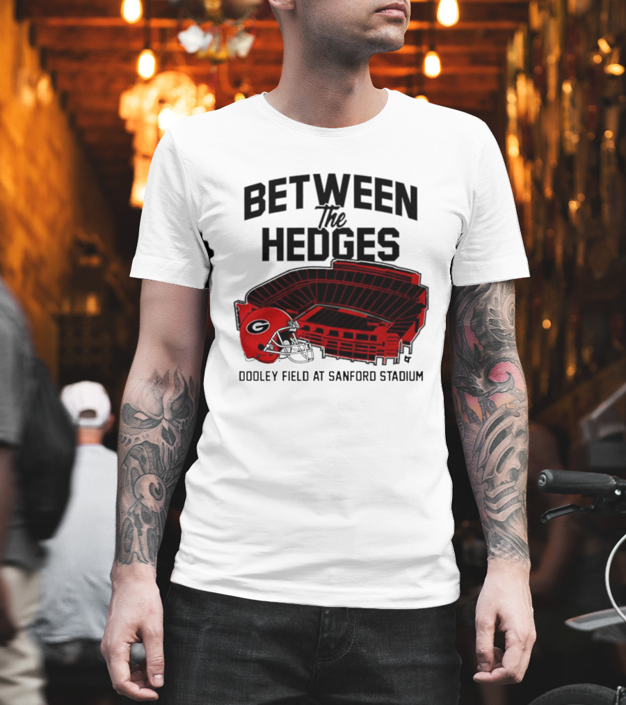 Between The Hedges Georgia Bulldogs Dooley Field At Sanford Stadium T-Shirt