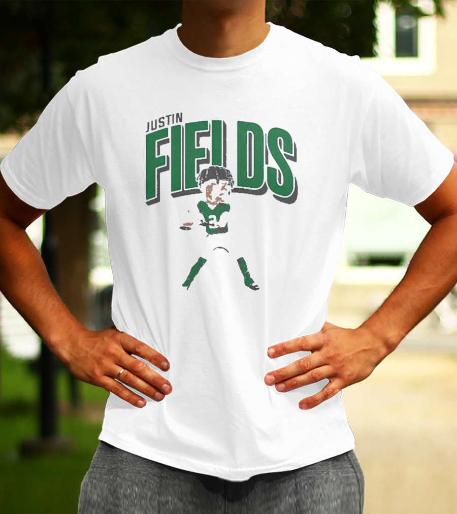 Justin Fields Caricature Greens And Grays Dynamic Pose T-Shirt