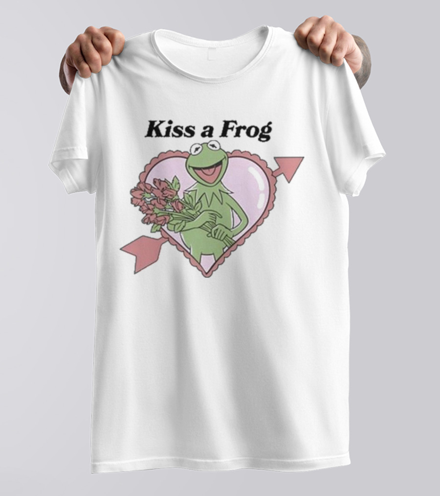 Kiss A Frog Kermit Heart And Roses T-Shirt