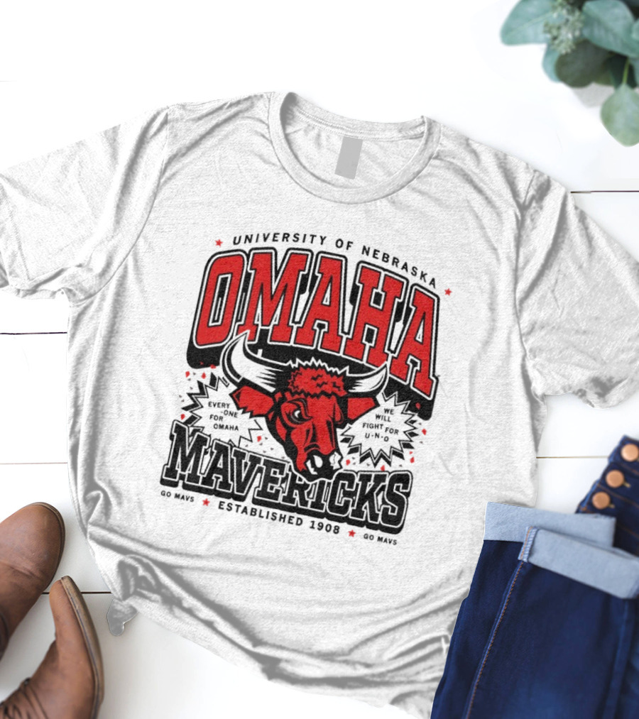 Omaha Mavericks Max Collegiate Bull Symbol With Stars T-Shirt