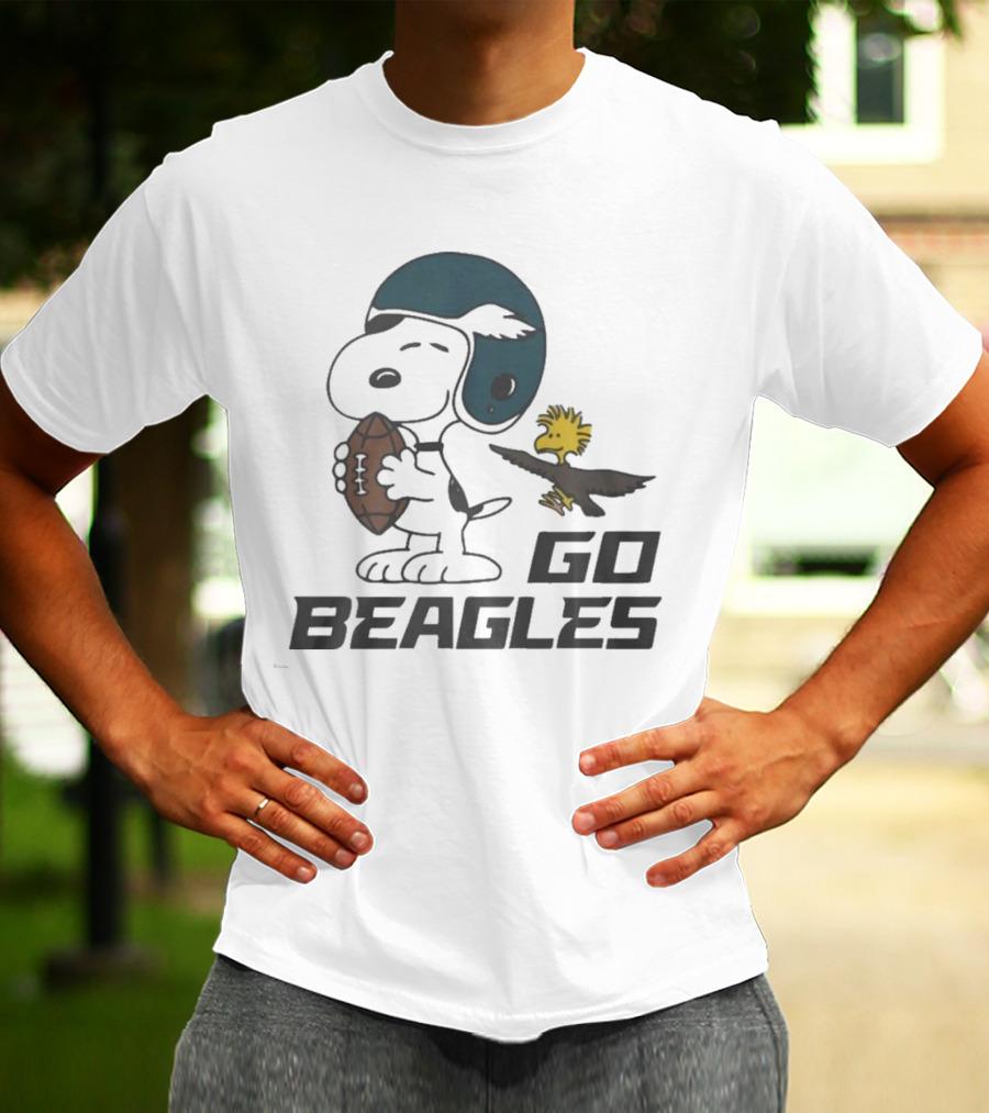 Peanuts Go Beagles Football Snoopy Woodstock Helmet Icon T-Shirt