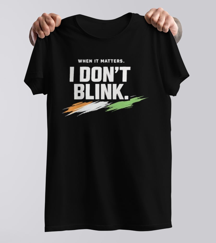 When It Matters I Don't Blink Bold Text With Orange White Green Brush Strokes T-Shirt