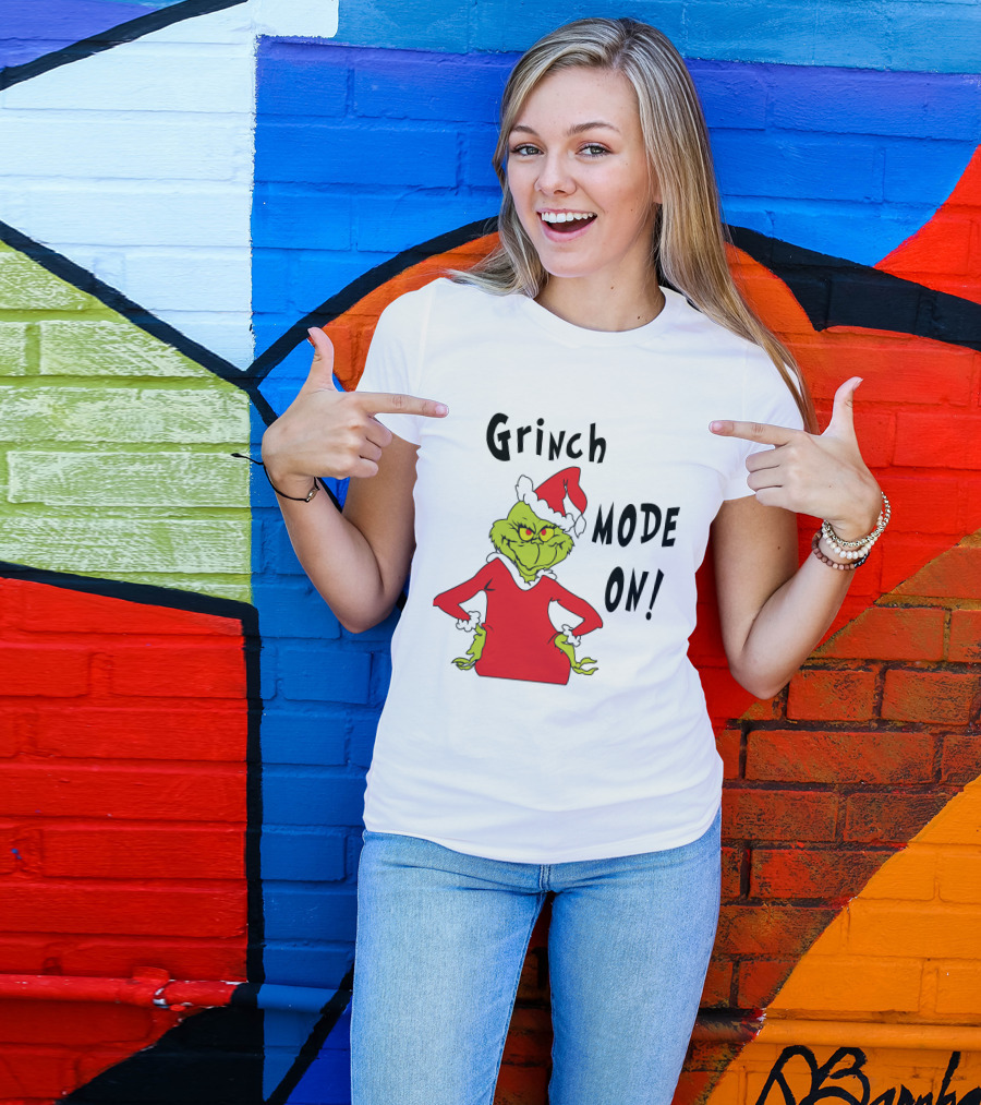 Grinch Mode On Santa Hat Red T-Shirt