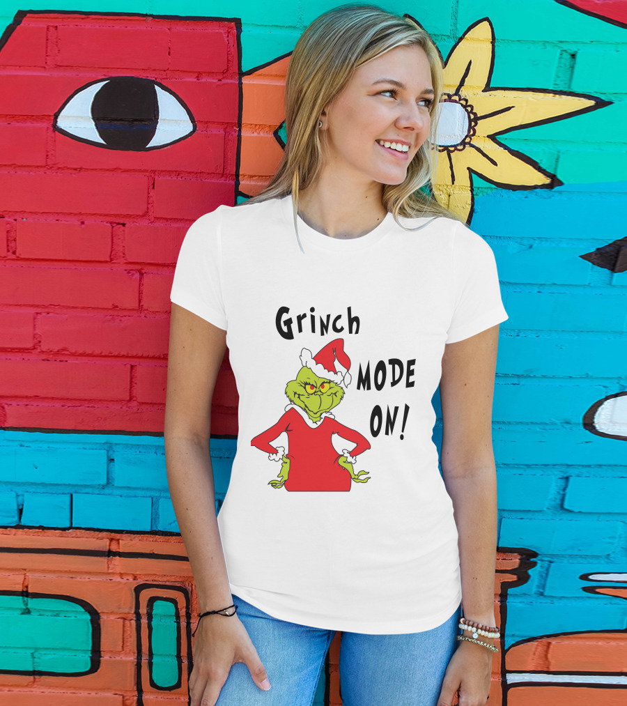 Grinch Mode On Santa Hat Red T-Shirt