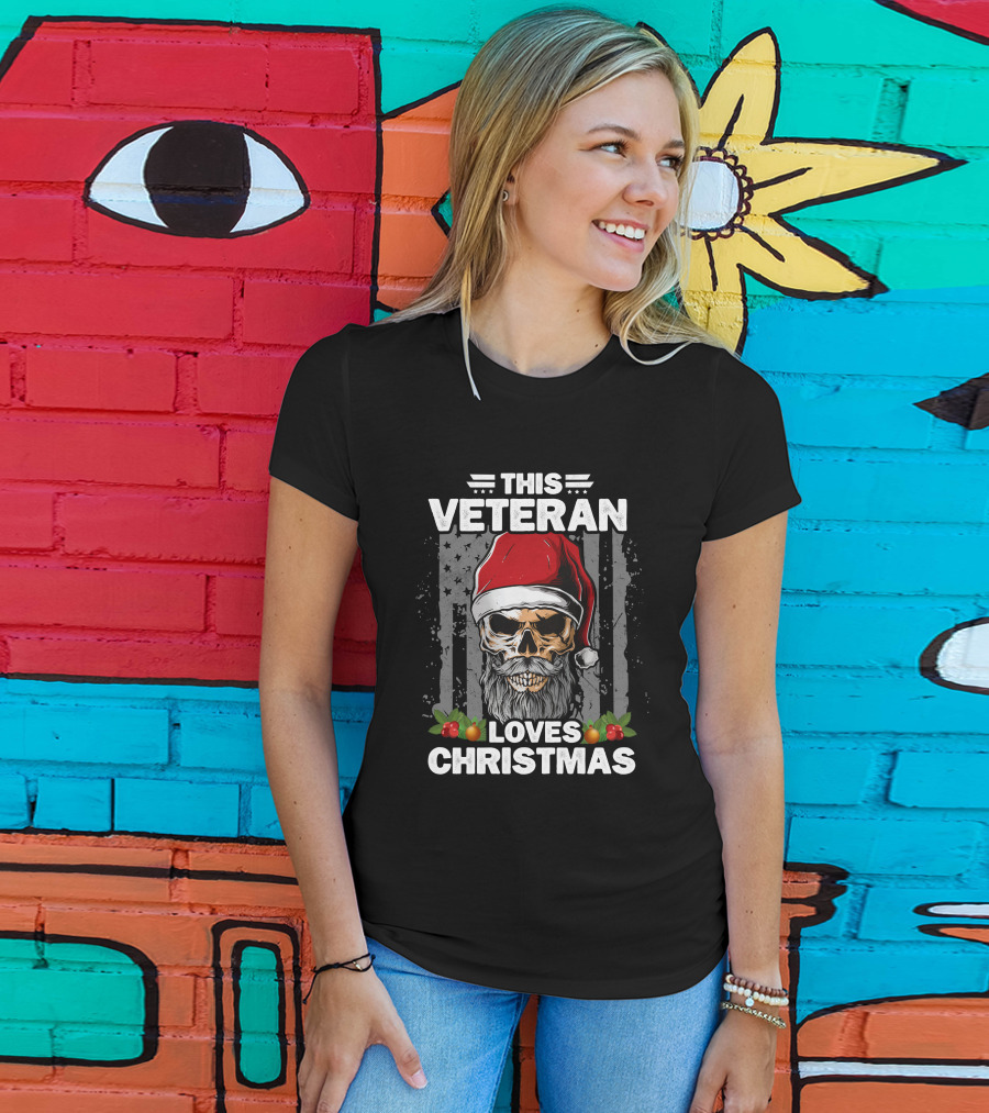 This Veteran Loves Christmas Skull Santa Hat Holiday Spirit T-Shirt