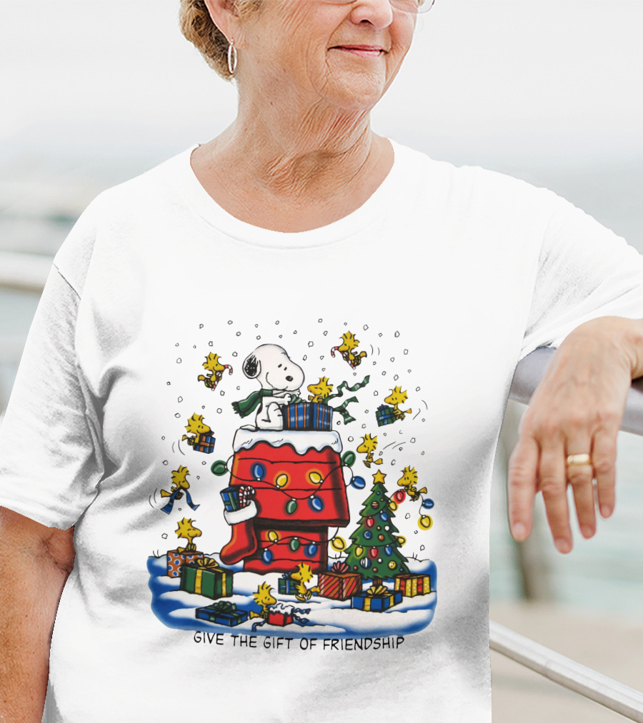 Snoopy Christmas House With Woodstock And Gifts Give The Gift Of Friendship T-Shirt