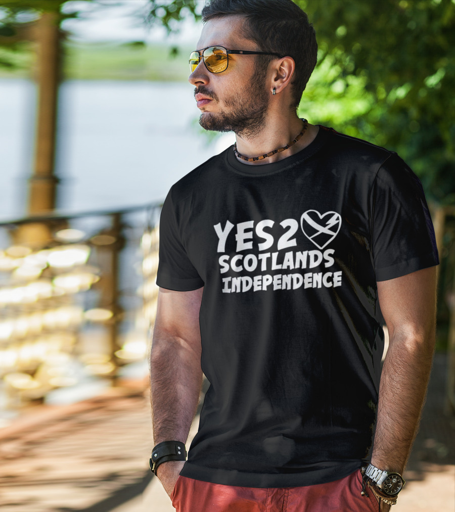 Yes 2 Scotlands Independence Heart T-Shirt