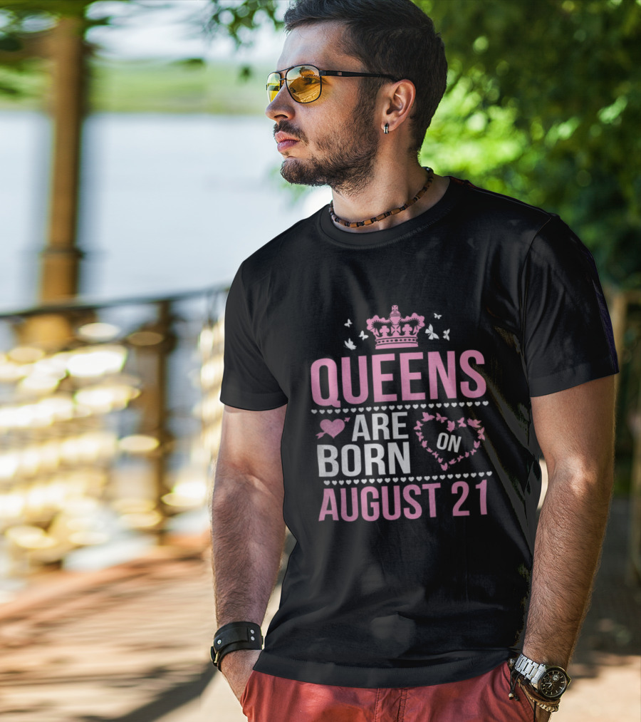 Queens Are Born On August 21 Regal Crown And Heart Motif T-Shirt