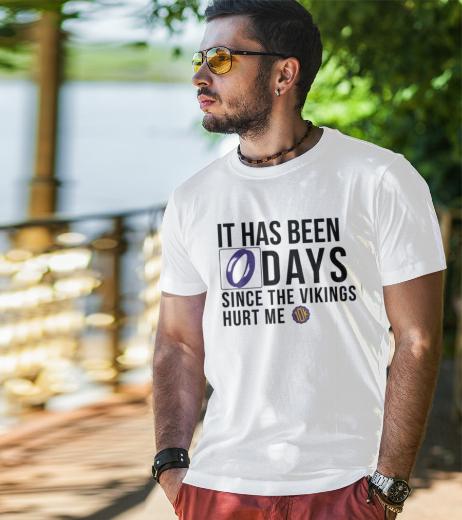 10Ktakesmn 0 Days Since The Vikings Hurt Me T-Shirt