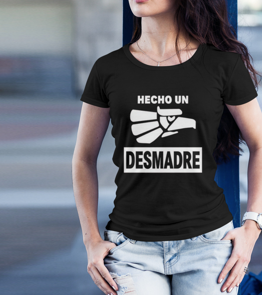 Hecho Un Desmadre Laura Martínez Aguila Mexicana Iconografía Expandida T-Shirt