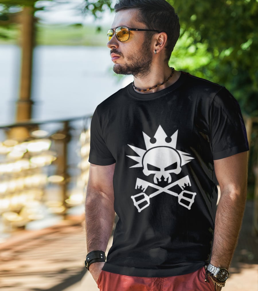 Cynical Yozora Emblem Crowned Skull With Crossed Keyblades T-Shirt