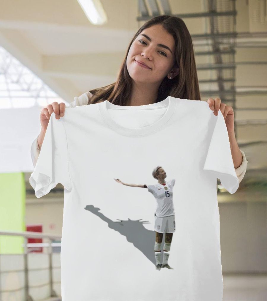 Megan Rapinoe Women's Soccer USA Celebration Statue Of Liberty Shadow T-Shirt