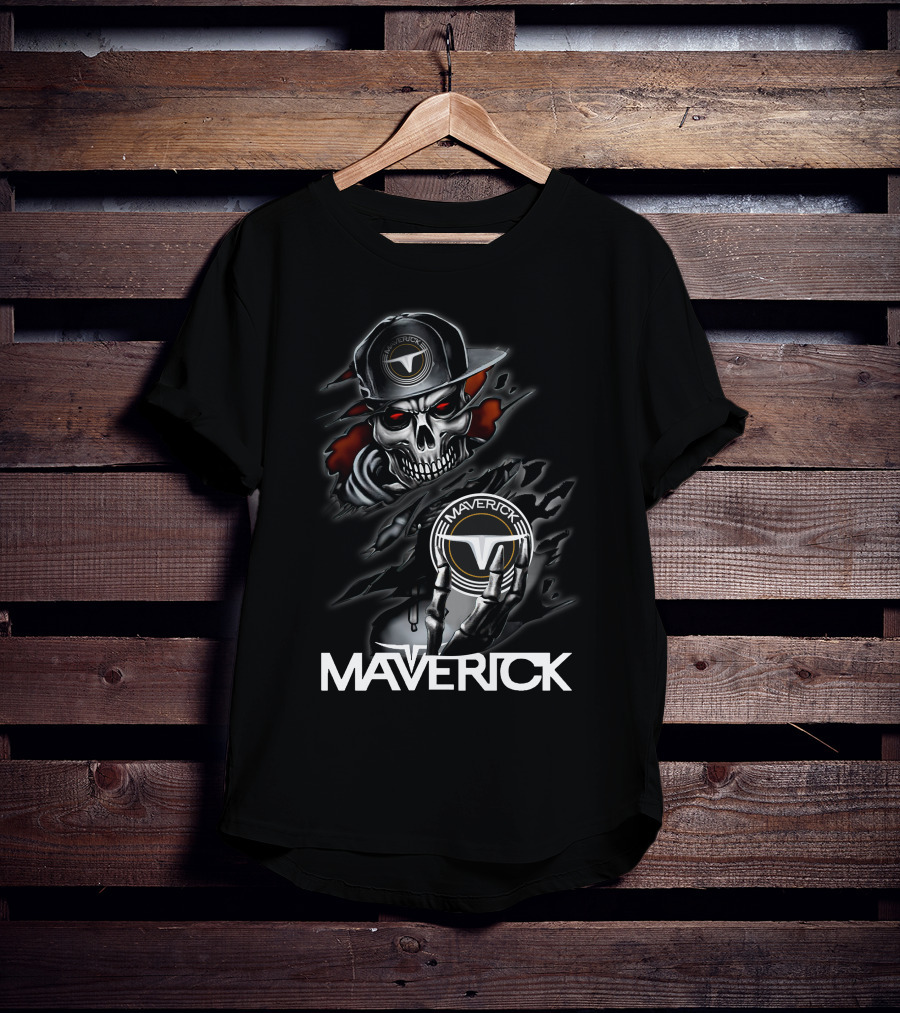 Maverick Skull Holding Symbol With Cap T-Shirt