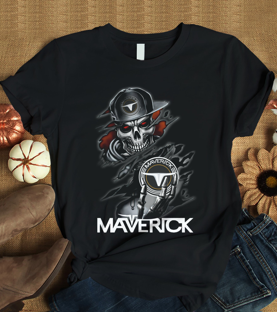 Maverick Skull Holding Symbol With Cap T-Shirt