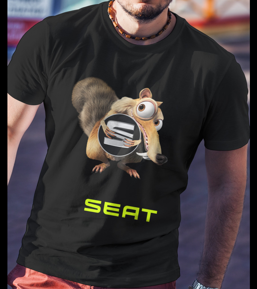 Seat Scrat Holding T-Shirt