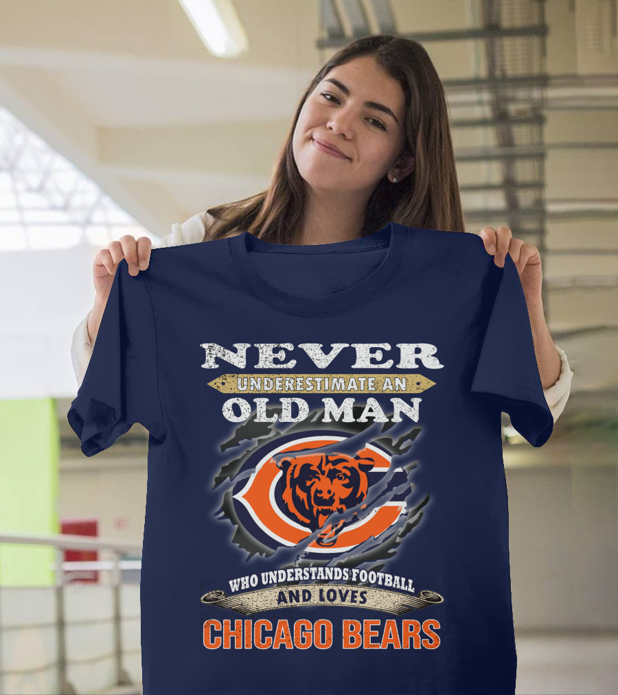 Never Underestimate An Old Man Who Understands Football And Loves Chicago Bears T-Shirt