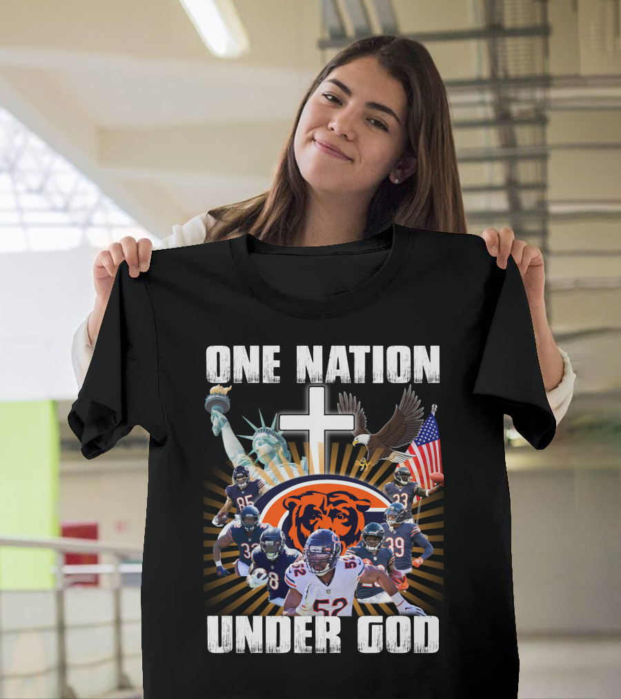 Chicago Bears One Nation Under God Statue Of Liberty American Flag Cross Football Players T-Shirt